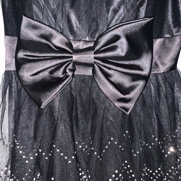 Worn during Year 12 graduation but can be used in any special occasion - Picture 5 of 6